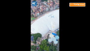 Cina, a Guangzhou una cupola gonfiabile copre un cantiere
