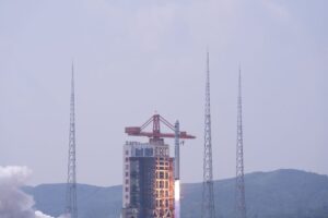 Cina, lanciati sette satelliti con un razzo Long March-6C