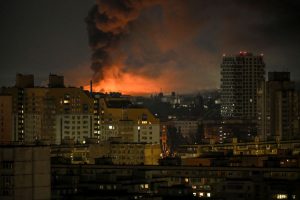 Attacchi russi nella notte vicino Kiev, tre morti tra cui un bambino