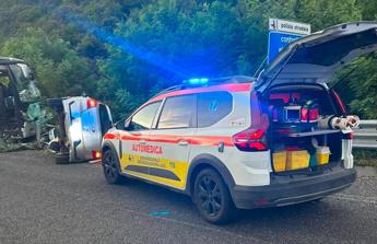 Incidente sulla Rieti-Terni, scontro frontale tra un pullman e un camper: 6 morti e 30 feriti