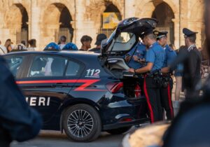 Furti ai turisti e nei negozi, cinque arresti nel centro di Roma: sette persone denunciate