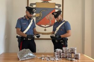 Ladispoli – Trovati 7 kg di hashish in una casa: nella stessa abitazione una donna chiusa a chiave con un lucchetto