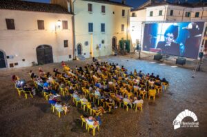 Capodimonte – Cinema sotto le stelle alla Rocca Farnese: torna la magia dell’Est Film Festival