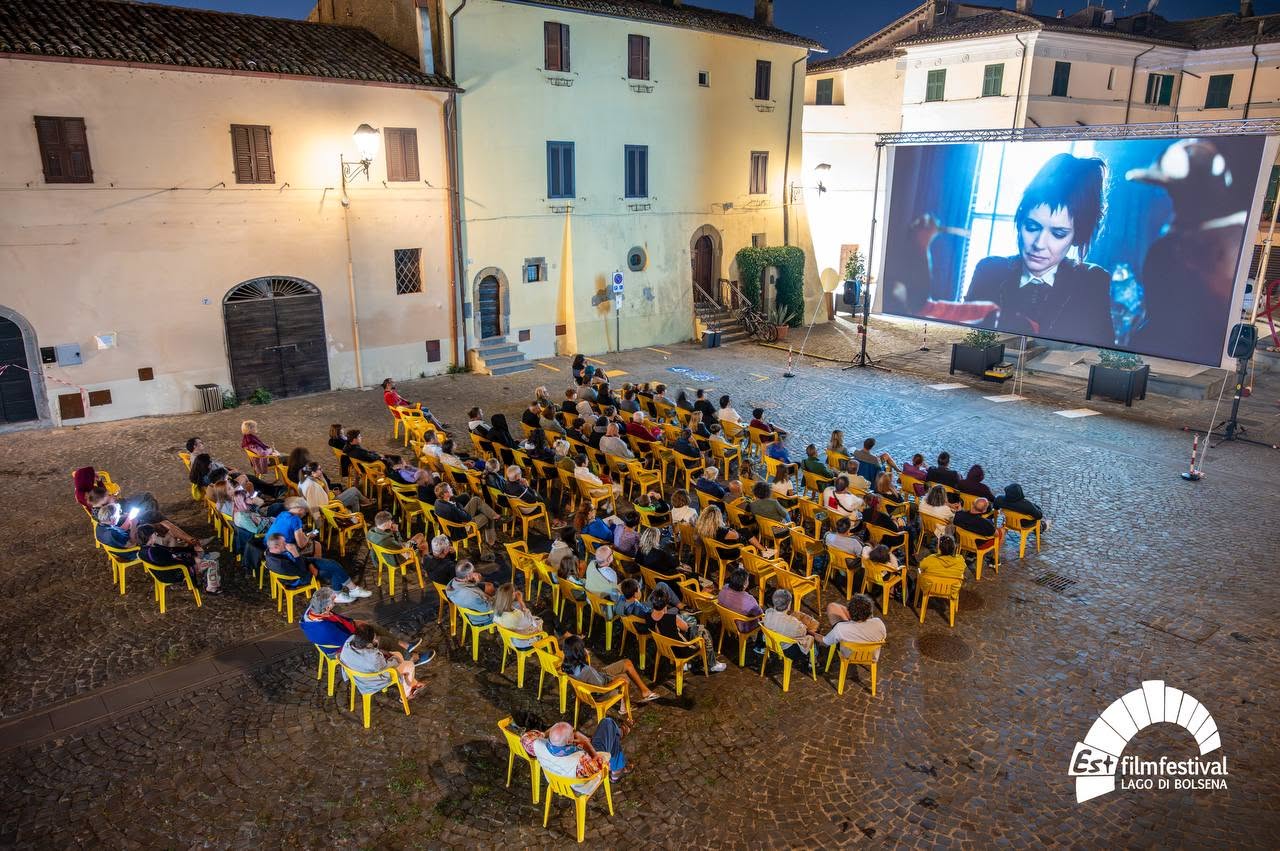 Capodimonte – Cinema sotto le stelle alla Rocca Farnese: torna la magia dell’Est Film Festival