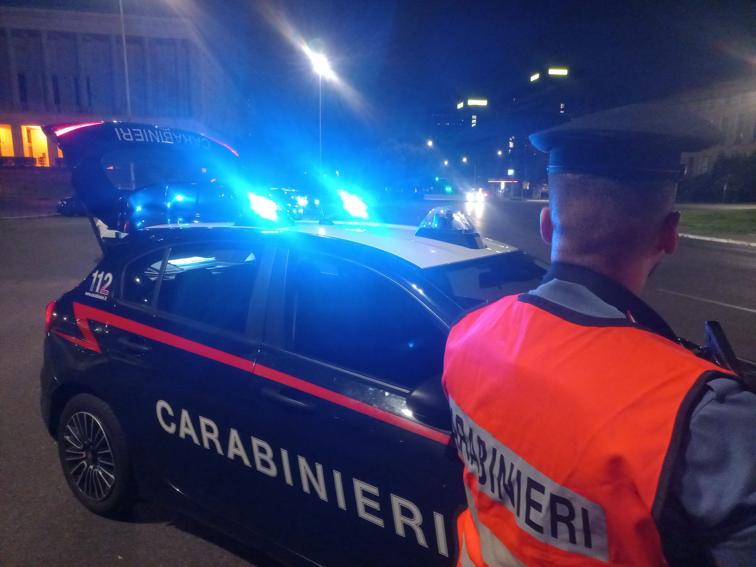 Roma Eur, maxi controlli dei carabinieri: due arresti per rapina, quattro denunce e sanzioni ai locali