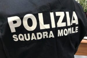 Roma – Dal “pit stop” dello spaccio alle piazze presidiate dalle vedette: 4 arresti dei Falchi della polizia