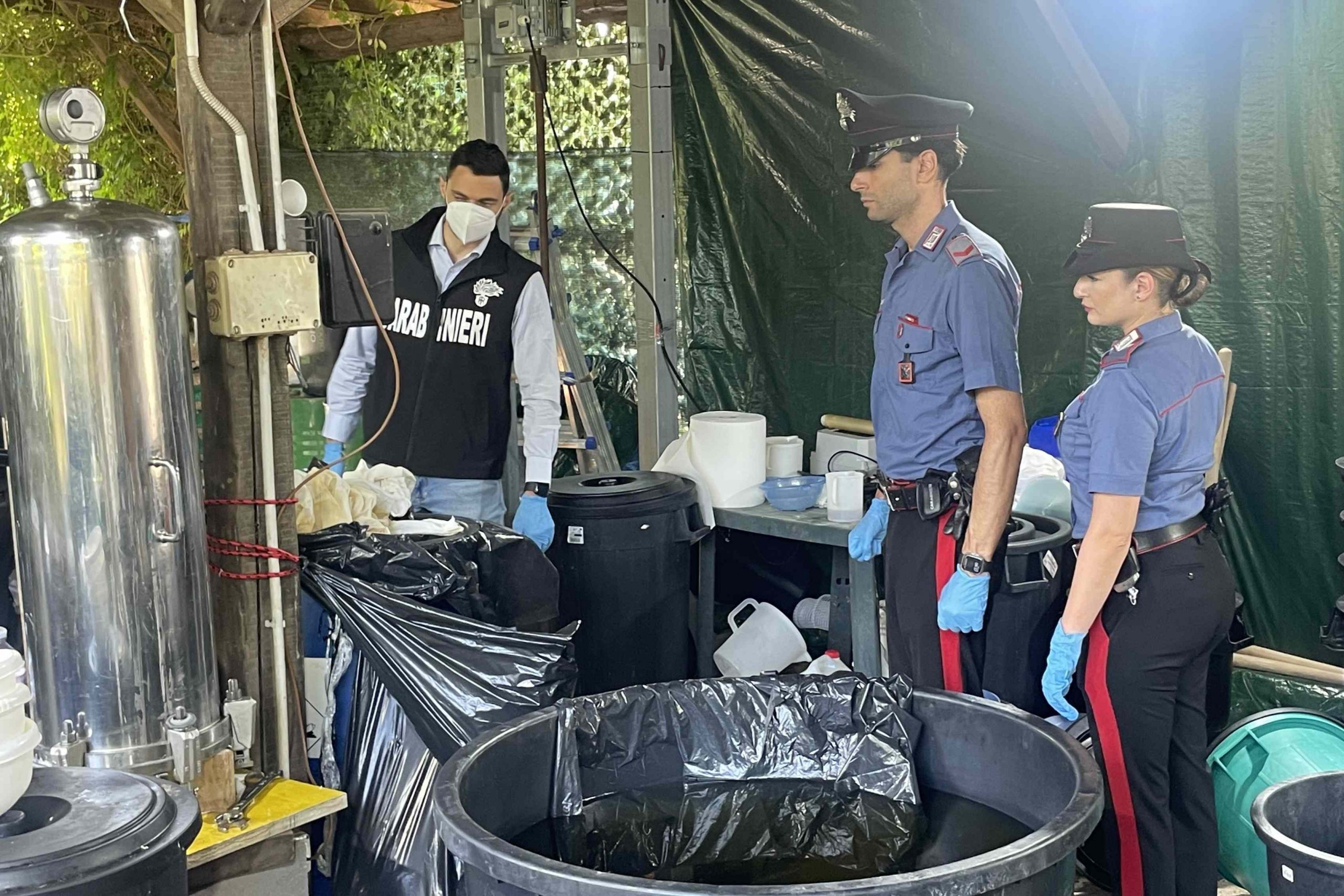 Latina – Raffineria di cocaina nelle campagne, carabinieri arrestano cinque persone