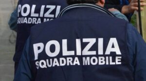 Viterbo, prende a bastonate due donne per rapinarle: uomo arrestato dalla polizia