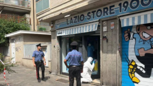 Ostia – Sparo contro il Lazio Store, indagini
