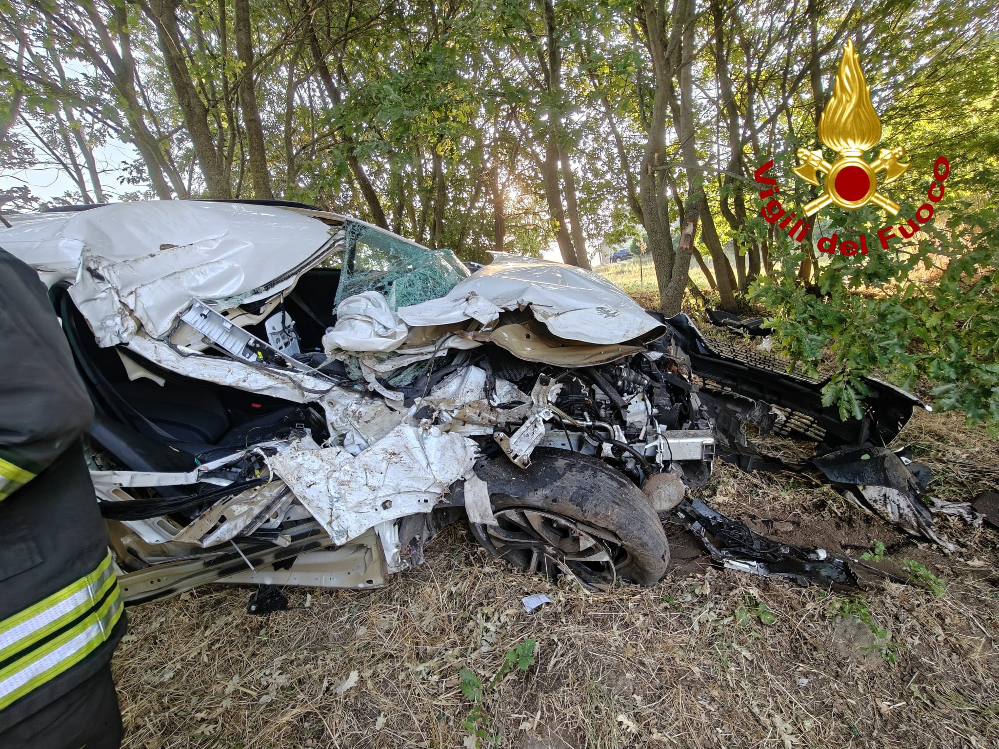 Orvieto – Auto distrutta nello schianto, due ragazze vive per miracolo: una è in codice rosso