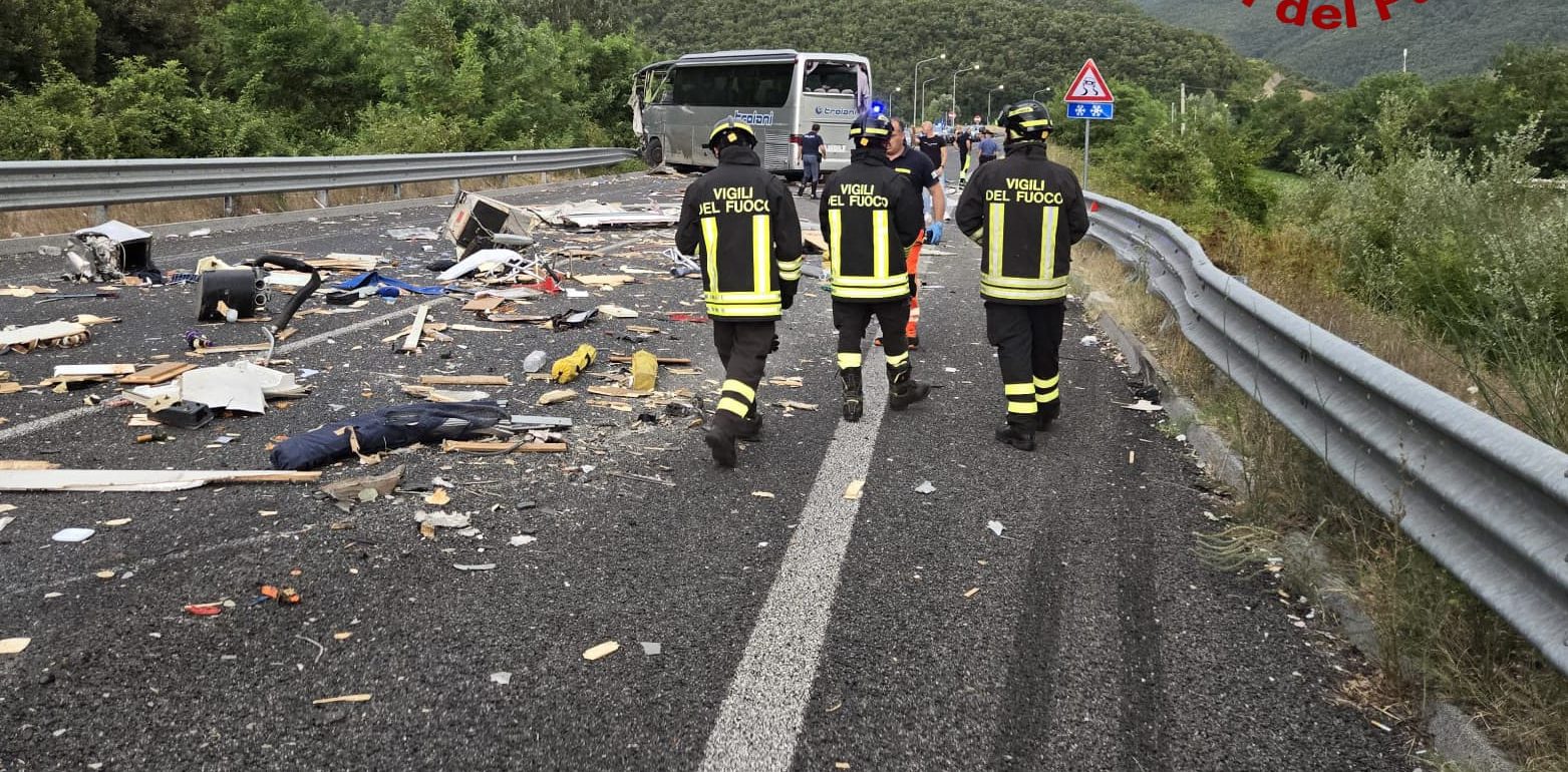 Incidente Terni-Rieti, sale a sette il numero delle vittime nel terribile scontro
