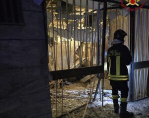 Roma – Esplosione nella notte in un palazzo: paura in via Statilio Ottato