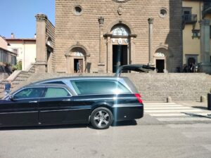 Viterbo si è fermata per Benedetta: cattedrale gremita per l’ultimo saluto