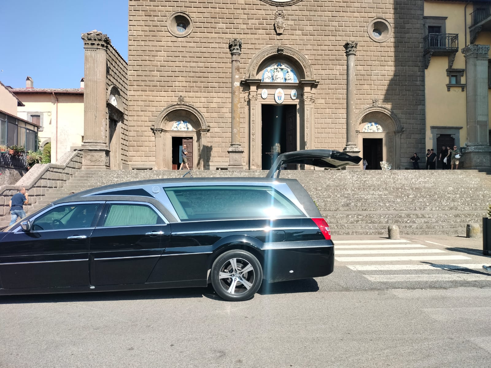 Viterbo si è fermata per Benedetta: cattedrale gremita per l’ultimo saluto