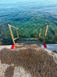 Civitavecchia – Sistemato l’accesso al mare al Piccolo Paradiso, a settembre nuova scaletta