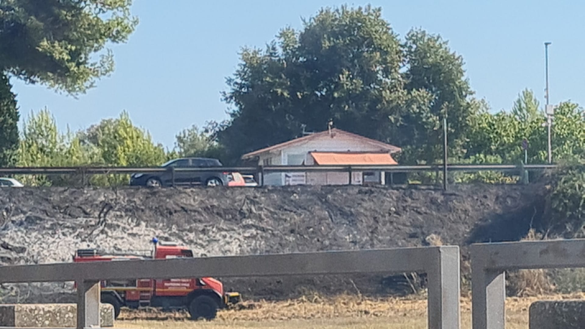 Montalto di Castro, due incendi nel pomeriggio: fiamme sulla Castrense e su strada della Macchia (VIDEO)