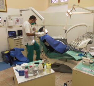 Viterbo – Raid nello studio odontoiatrico sociale: rubati computer e apparecchiature