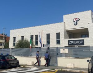 Sfuggiva alla condanna dal 2022: le impronte lo smascherano durante un controllo a Ladispoli