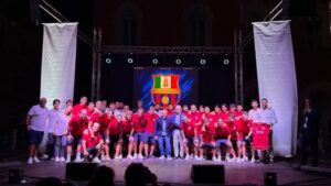 Promozione – Grande entusiasmo alla presentazione del Real Campagnano, 500 persone in piazza