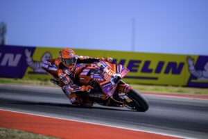 Marc Marquez vince la Sprint di Aragon davanti al fratello Alex, Bezzecchi terzo