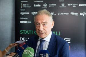 Ex Ilva, Urso “Federacciai valuta proposta. La produzione è in crescita”