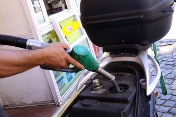 Roma, lavoro nero al distributore: 16mila euro di sanzioni e attività a rischio stop