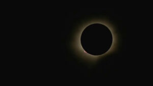 Eclissi solare, le immagini