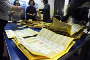 Legge elettorale, emendamento centrodestra su preferenze. Maggioranza in ordine sparso su ballottaggio