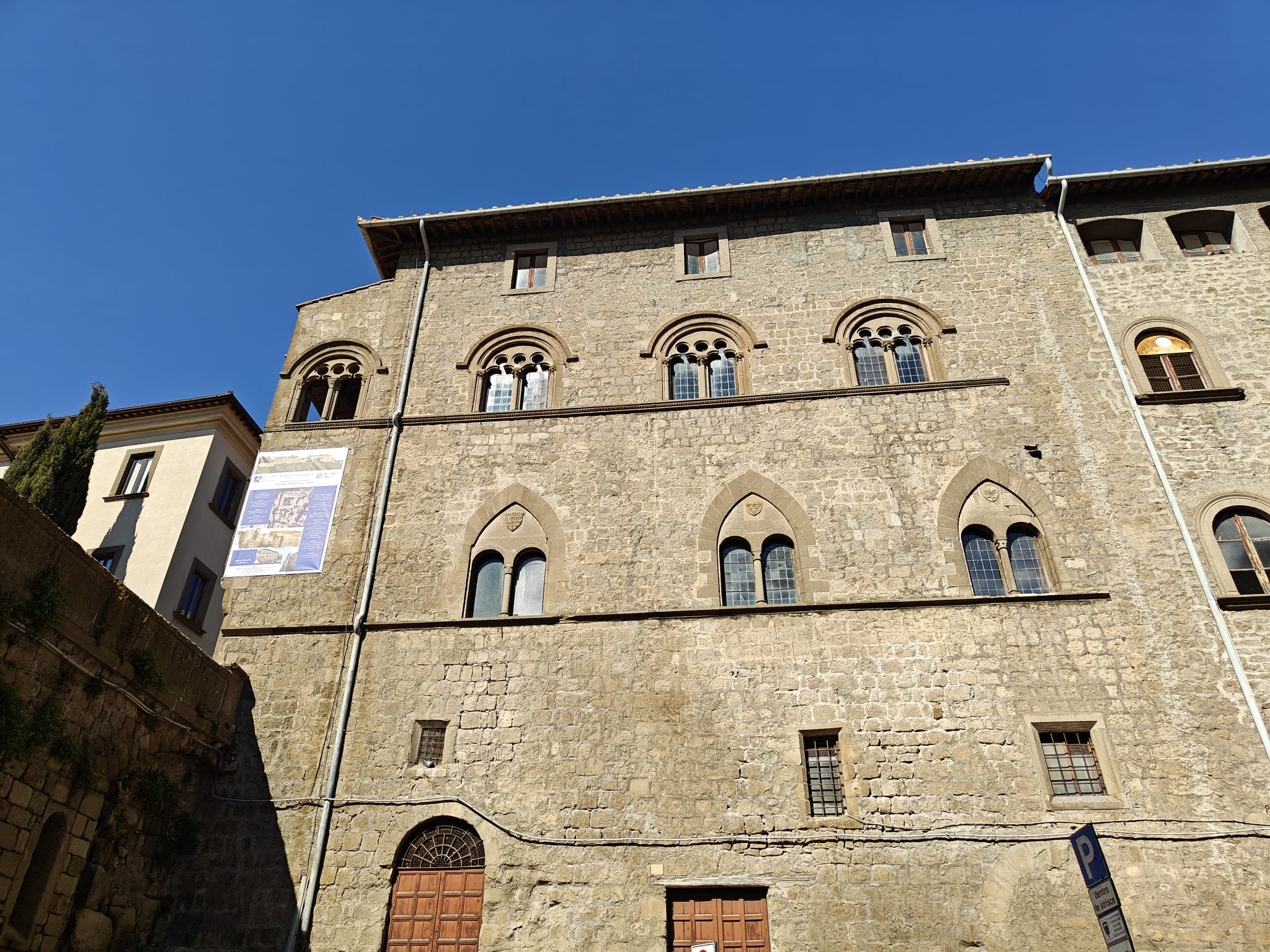 Viterbo – Ex ospedale Grande degli Infermi, parte la rinascita dopo la pulizia. Sul tavolo 17 milioni per il “Borgo della Cultura”