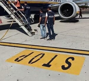 Roma – Condannato per omicidio prende un volo per l’Italia, arrestato all’aeroporto di Ciampino