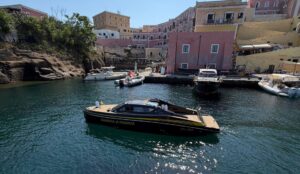 La “Vai 327 Hybrid” della Guardia di finanza di Civitavecchia è pronta per pattugliare le acque laziali