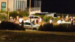 Attraversano il lungomare, un’auto li travolge: morto un 91enne, grave la figlia