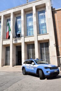 Latina: maltrattamenti alla ex, 21enne arrestato in flagranza differita