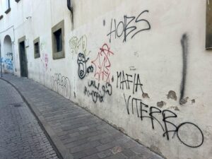 Viterbo – Altra notte di follia nel centro storico: in quattro fanno a botte nei pressi del Sacrario
