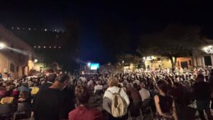 Zahi Hawass a Montalto di Castro, piazza gremita per l’egittologo (FOTO)