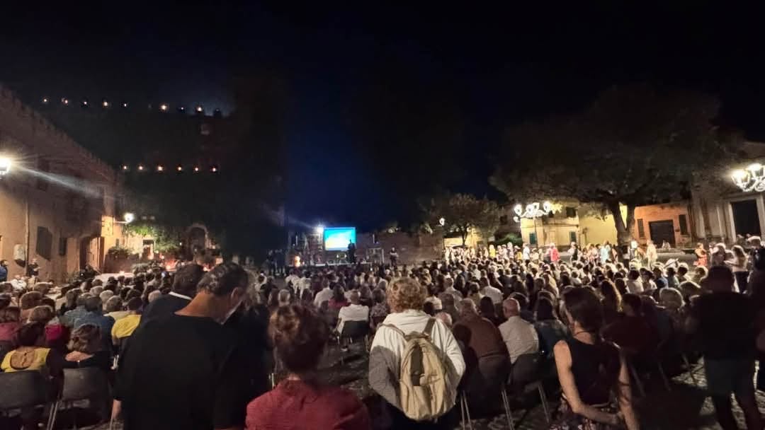 Zahi Hawass a Montalto di Castro, piazza gremita per l’egittologo (FOTO)