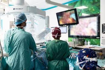 Per la prima volta in Italia rimossi un tumore del colon e uno della prostata in telechirurgia