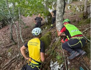 Cade in un dirupo e batte la testa, “fungaiolo” recuperato al Terminillo dal soccorso alpino