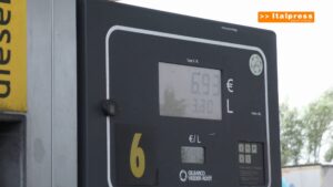 Carburanti, ad agosto prezzi in aumento del 23,8%