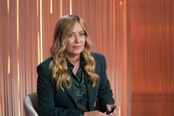 Meloni: “Non leggo le parole di Mattarella sulla scuola come contestazione. Norma su stranieri è buon senso”