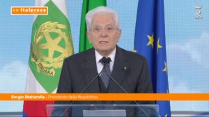 Scuola, Mattarella “Giovani crescano tenendo insieme conoscenza e umanità”
