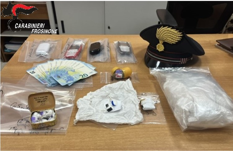 Frosinone, arrestato per estorsione, stalking e droga
