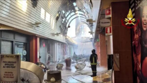 Incendio al Conca d’Oro di Palermo, intervenute 15 squadre VVF: le immagini