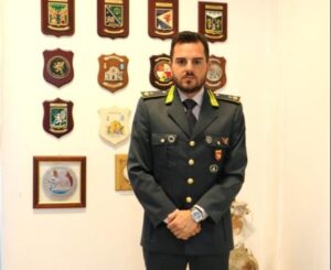 Passaggio di consegne al Gruppo della Guardia di Finanza di Latina: al tenente Mendella subentra il maggiore Santuccio