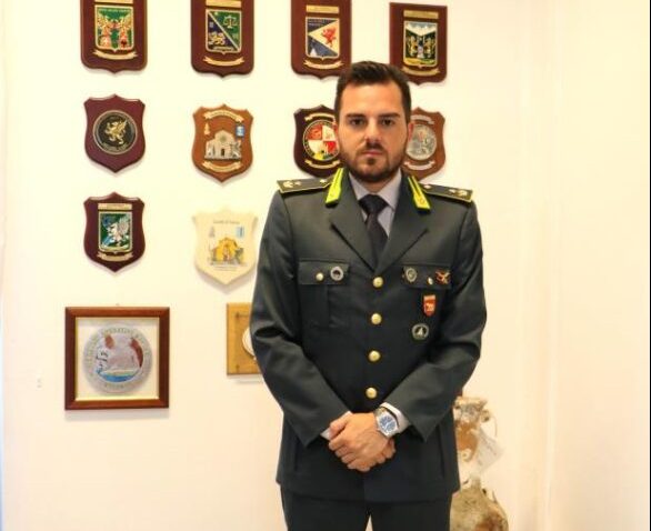 Passaggio di consegne al Gruppo della Guardia di Finanza di Latina: al tenente Mendella subentra il maggiore Santuccio