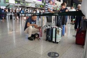 Etna, aeroporto di Catania chiuso: voli sospesi fino alle 12 di lunedì 28 settembre