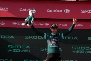Van Aert vince la 13^ tappa della Vuelta, Mas resta leader