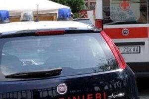 Masso colpisce auto dietro a corteo funebre: morta una donna