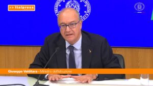 Decreto Scuola, Valditara “Sanzioni per genitori che non lo rispetteranno”