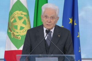 Mattarella “La scuola è aperta a tutti, deve unire e non lacerare”